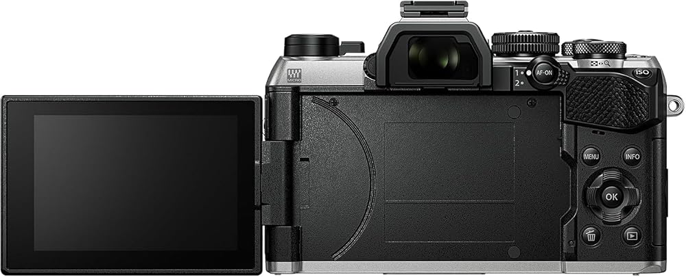 OM SYSTEM ミラーレス一眼カメラ OM-5 Mark II 14-150mm II レンズキット シルバー IP53 V210072SW000