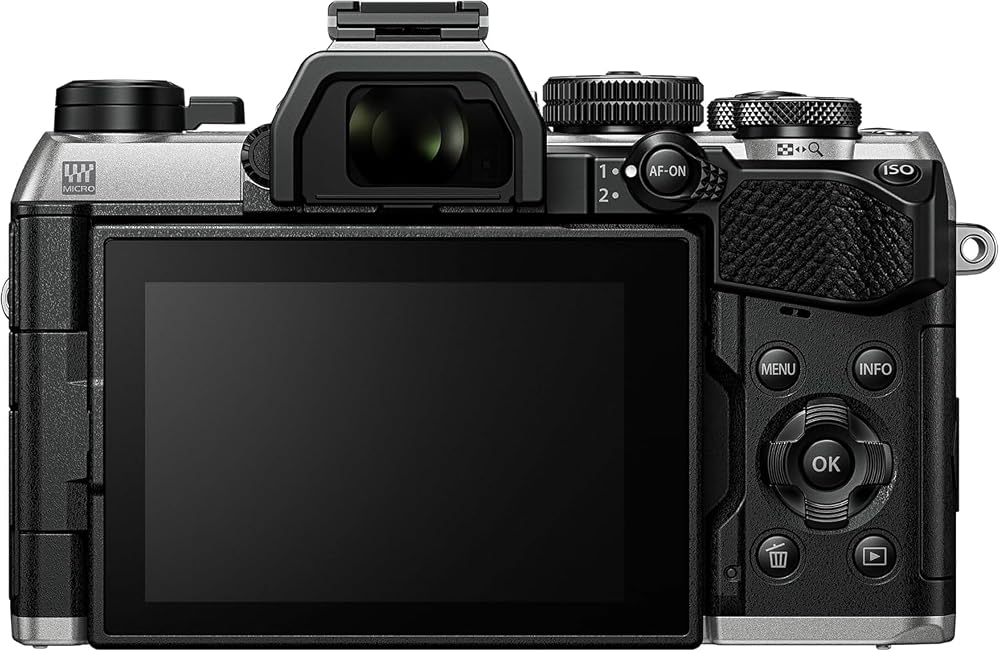 OM SYSTEM ミラーレス一眼カメラ OM-5 Mark II 14-150mm II レンズキット シルバー IP53 V210072SW000